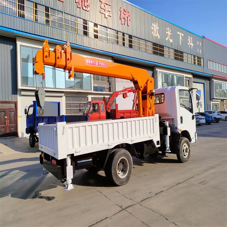 宽甸满族自治县三轮随车吊定制 农用改装机自备吊中瑞长期出售